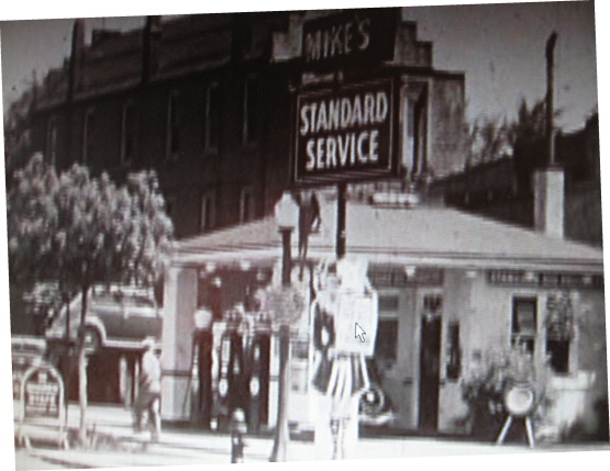 Mike's Standard Service, North Manchester